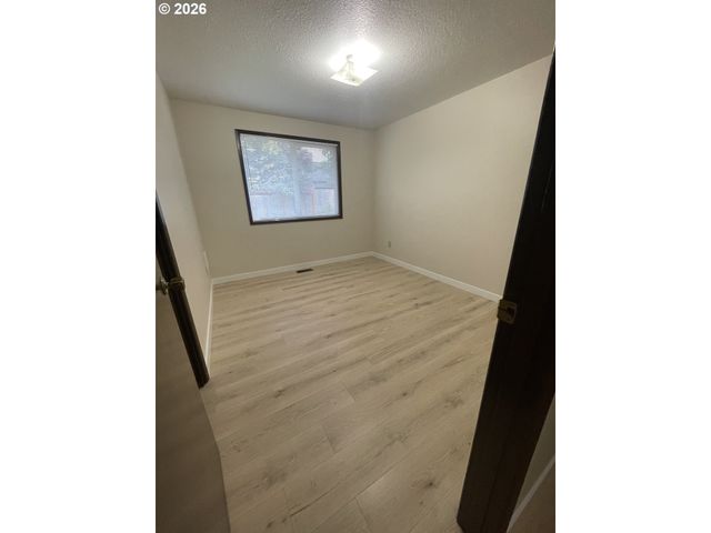 605 S CENTER St, Newberg, OR 97132