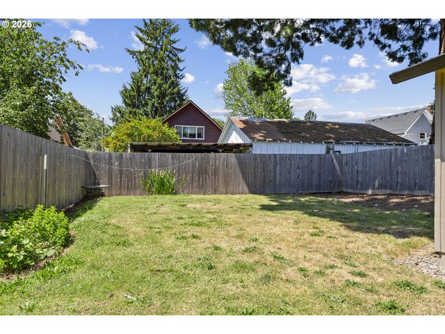 605 S CENTER St, Newberg, OR 97132