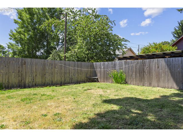 605 S CENTER St, Newberg, OR 97132