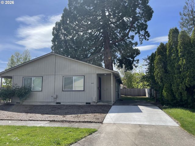605 S CENTER St, Newberg, OR 97132