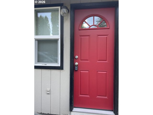 605 S CENTER St, Newberg, OR 97132
