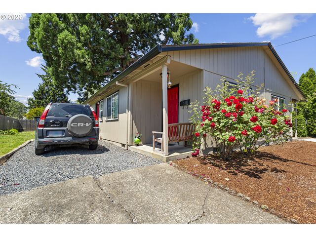605 S CENTER St, Newberg, OR 97132