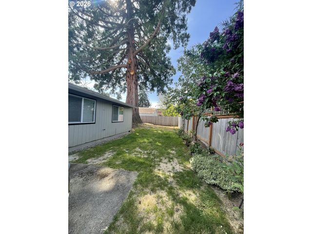 605 S CENTER St, Newberg, OR 97132