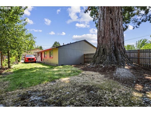 605 S CENTER St, Newberg, OR 97132
