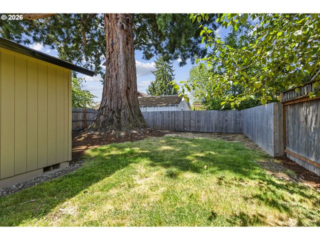 605 S CENTER St, Newberg, OR 97132