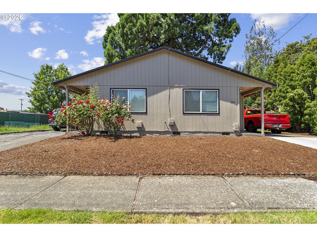 605 S CENTER St, Newberg, OR 97132