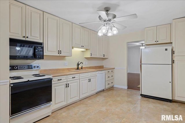 25 ELM TREE Court, Taylorville, IL 62568