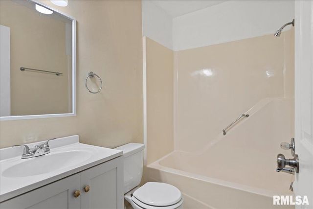 25 ELM TREE Court, Taylorville, IL 62568