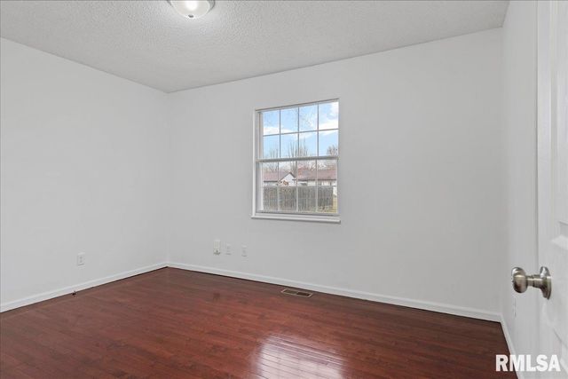 25 ELM TREE Court, Taylorville, IL 62568