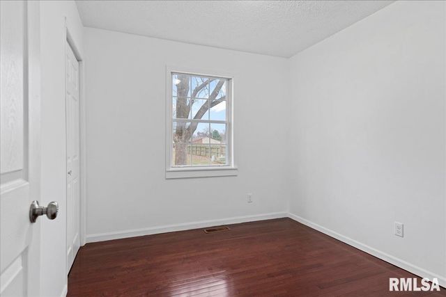 25 ELM TREE Court, Taylorville, IL 62568