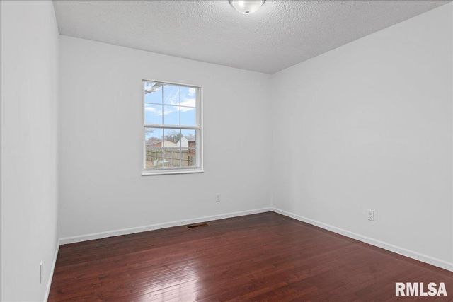 25 ELM TREE Court, Taylorville, IL 62568