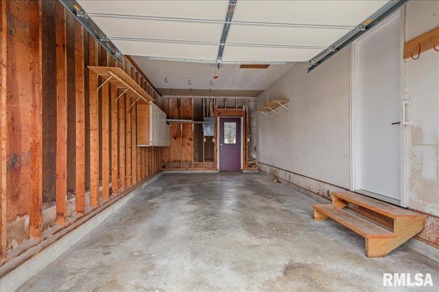 25 ELM TREE Court, Taylorville, IL 62568