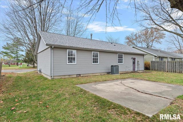 25 ELM TREE Court, Taylorville, IL 62568