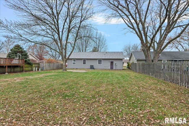 25 ELM TREE Court, Taylorville, IL 62568