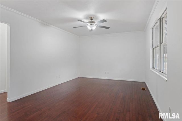 25 ELM TREE Court, Taylorville, IL 62568