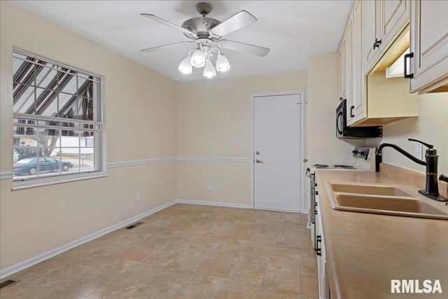 25 ELM TREE Court, Taylorville, IL 62568