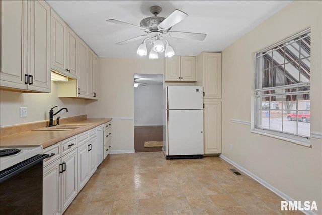 25 ELM TREE Court, Taylorville, IL 62568