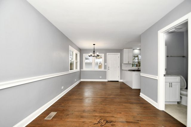 1002 Douglas Avenue, Flossmoor, IL 60422