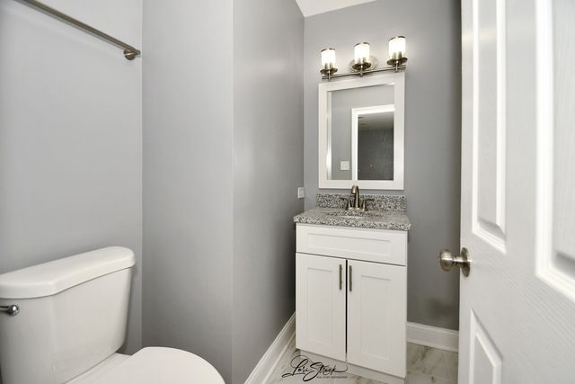 1002 Douglas Avenue, Flossmoor, IL 60422