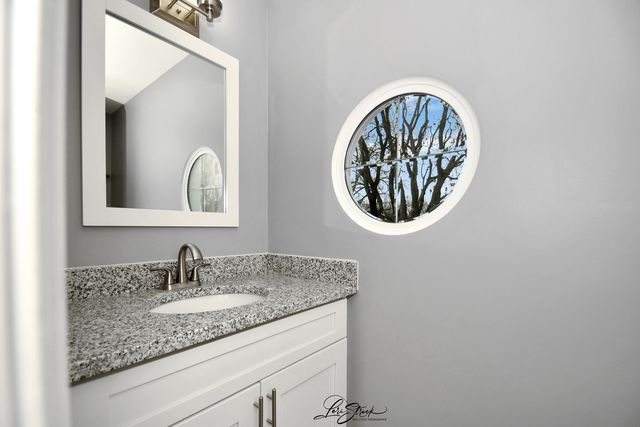 1002 Douglas Avenue, Flossmoor, IL 60422