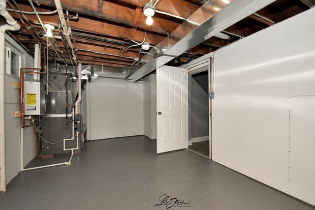 1002 Douglas Avenue, Flossmoor, IL 60422