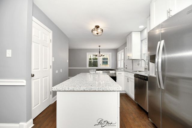 1002 Douglas Avenue, Flossmoor, IL 60422