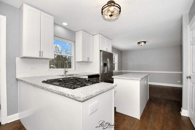 1002 Douglas Avenue, Flossmoor, IL 60422