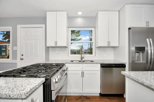 1002 Douglas Avenue, Flossmoor, IL 60422