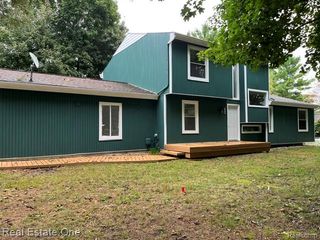 2820 S Commerce Road, Commerce Charter Township, MI 48390