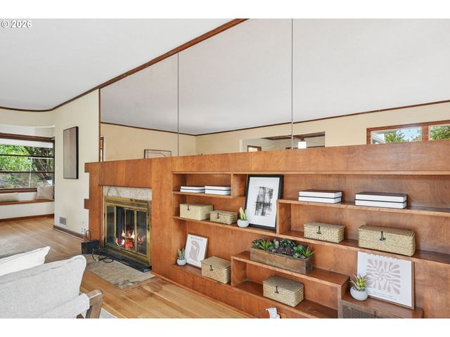 7250 Sw CANYON Rd, Portland, OR 97225