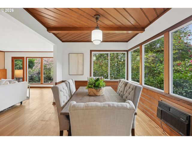 7250 Sw CANYON Rd, Portland, OR 97225