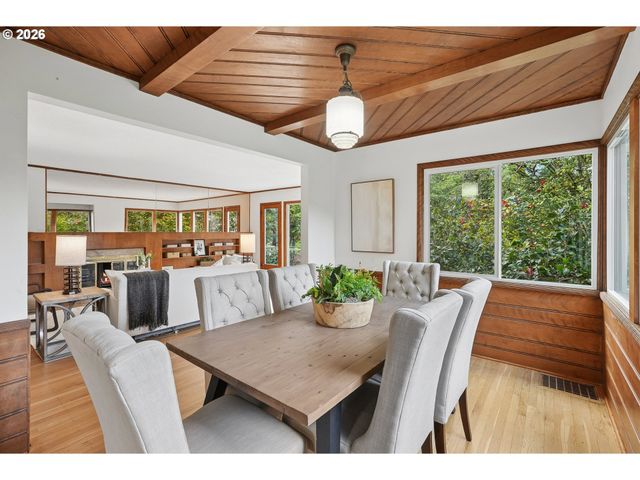 7250 Sw CANYON Rd, Portland, OR 97225