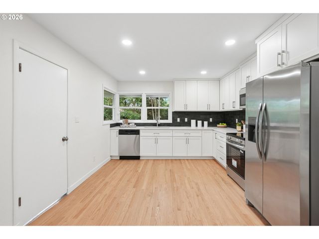 7250 Sw CANYON Rd, Portland, OR 97225