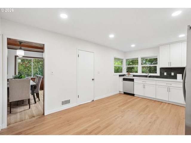 7250 Sw CANYON Rd, Portland, OR 97225