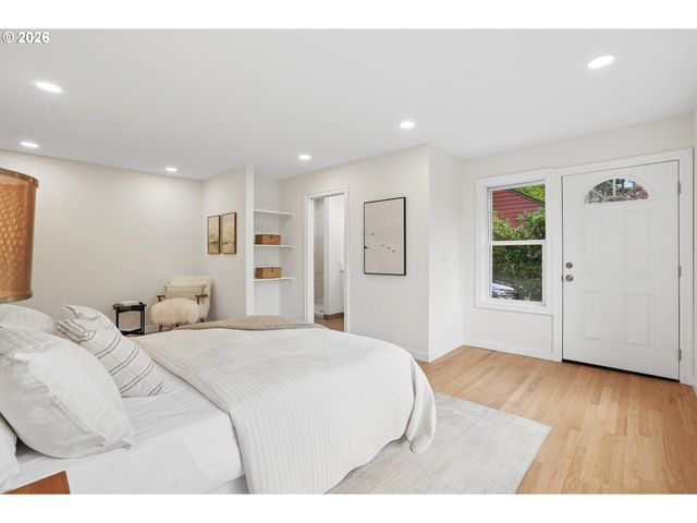 7250 Sw CANYON Rd, Portland, OR 97225