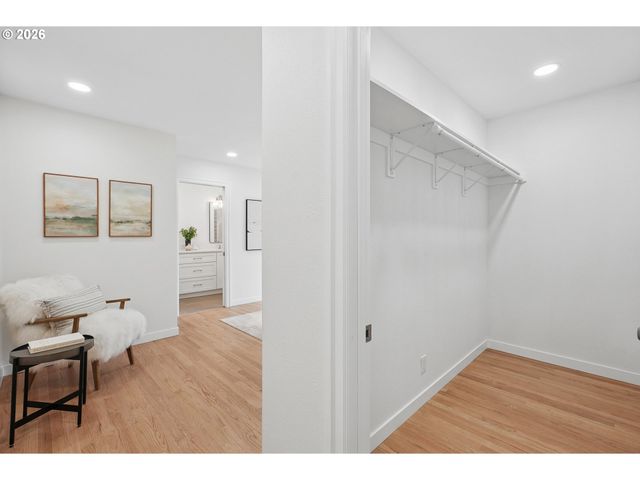 7250 Sw CANYON Rd, Portland, OR 97225