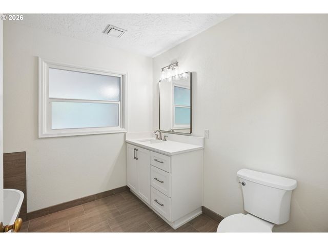 7250 Sw CANYON Rd, Portland, OR 97225