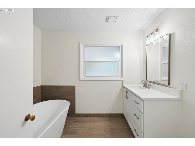 7250 Sw CANYON Rd, Portland, OR 97225