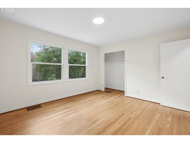 7250 Sw CANYON Rd, Portland, OR 97225