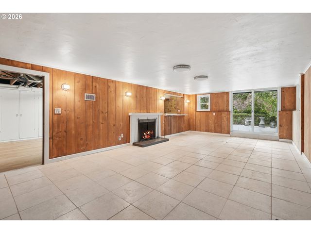 7250 Sw CANYON Rd, Portland, OR 97225