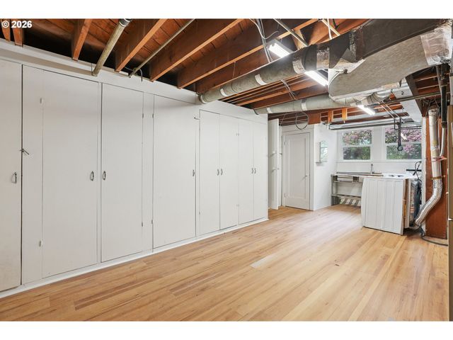 7250 Sw CANYON Rd, Portland, OR 97225