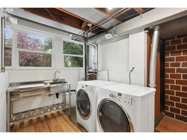 7250 Sw CANYON Rd, Portland, OR 97225