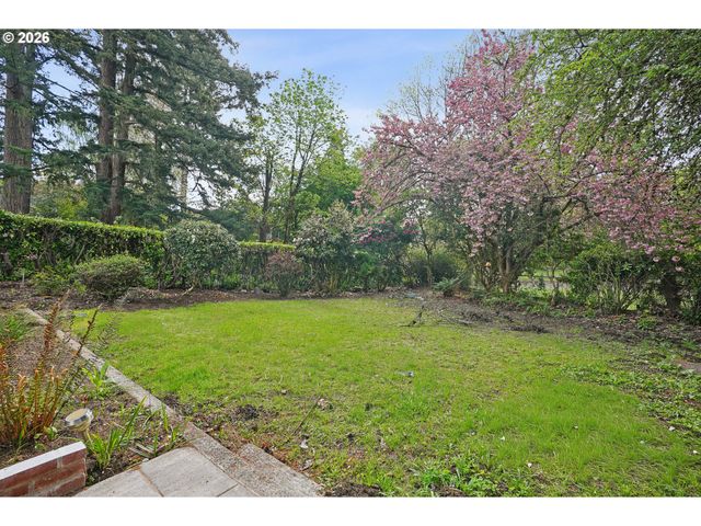7250 Sw CANYON Rd, Portland, OR 97225