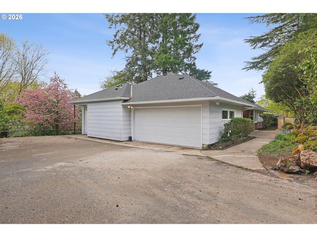 7250 Sw CANYON Rd, Portland, OR 97225