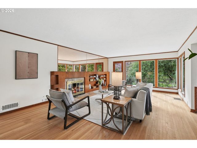 7250 Sw CANYON Rd, Portland, OR 97225