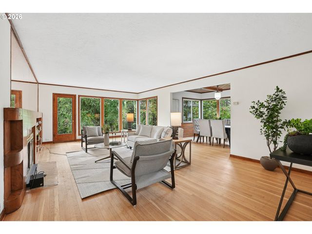 7250 Sw CANYON Rd, Portland, OR 97225