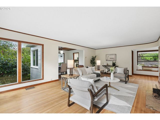 7250 Sw CANYON Rd, Portland, OR 97225