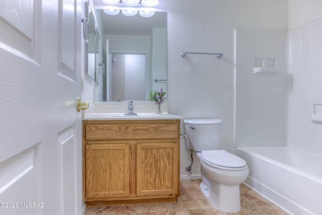 10923 S Lake Gambusi Drive, Vail, AZ 85641