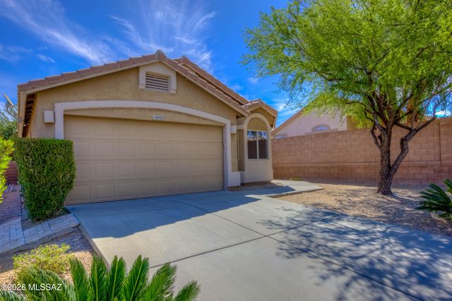 10923 S Lake Gambusi Drive, Vail, AZ 85641