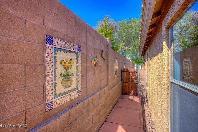 10923 S Lake Gambusi Drive, Vail, AZ 85641